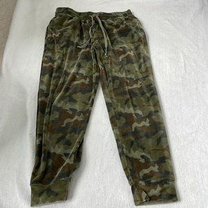 American Eagle camo joggers